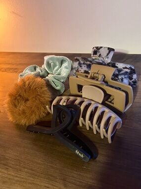 Hair Clips and Scrunchies Accessory Set